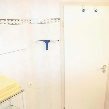 Ostseeallee 10 Nr 02 *