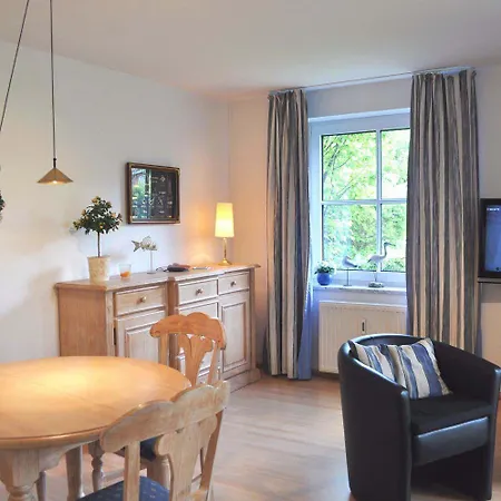 Ostseeallee 10 Nr 02 *